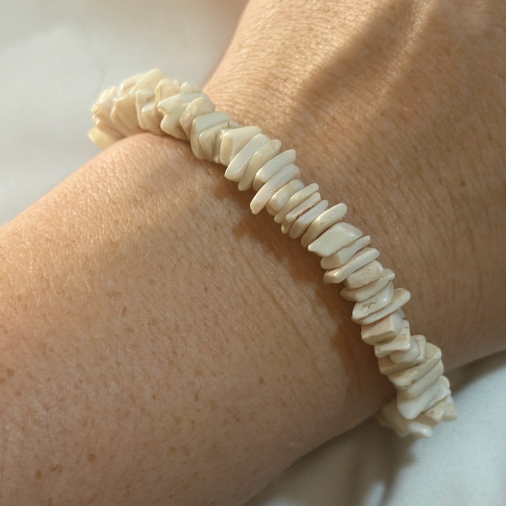 Chic Cream Shell Bracelet D6 - Picture 3 of 3